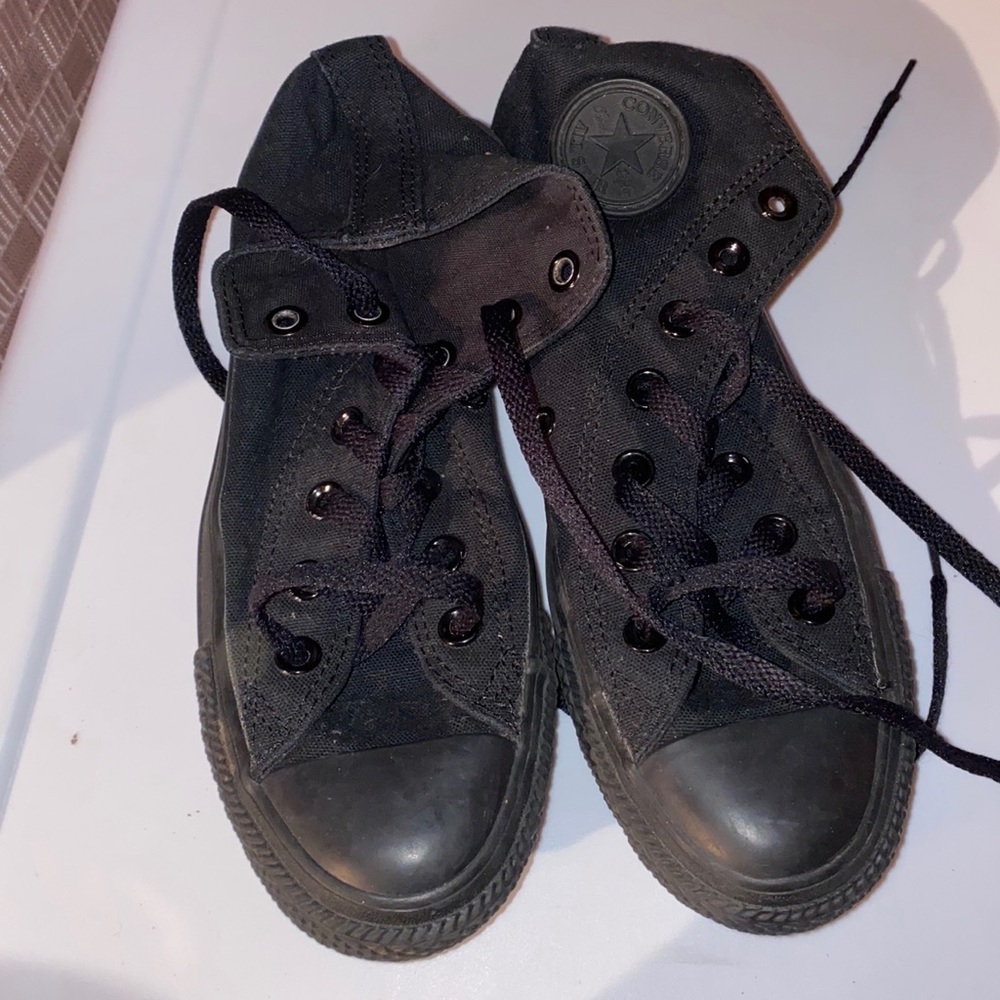 All black Converse women’s 6 men’s 4 NWOT